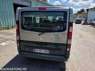 2015-renault-trafic-1466493-48077473