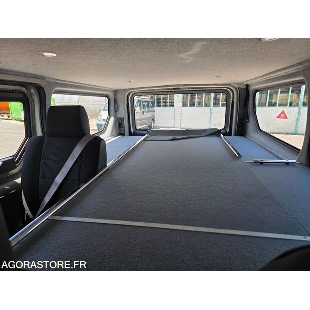 2015 Renault Trafic-48077478