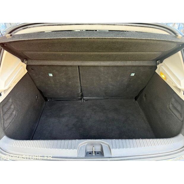 2020 Renault Clio-48077629
