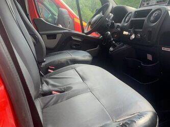 2013-renault-master-1466505-48077763