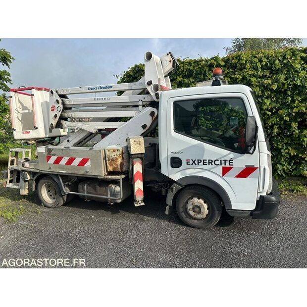 2013 Renault Maxity-48078790