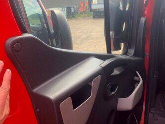 2013-renault-master-1466559-48079738
