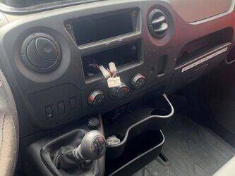 2013-renault-master-1466559-48079744