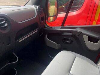 2013-renault-master-1466559-48079745
