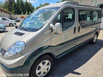 2012-renault-trafic-1466571-48080171