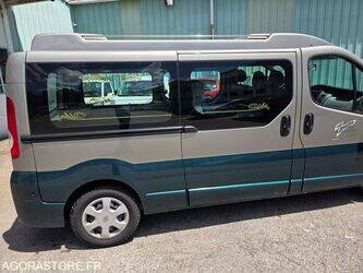 2012-renault-trafic-1466571-48080175