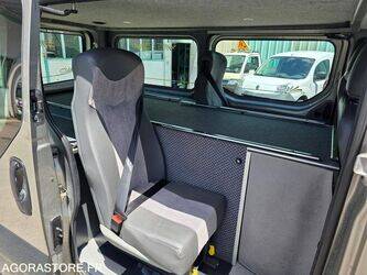 2012-renault-trafic-1466571-48080181