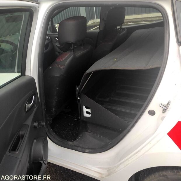 2016 Renault Clio-48080403
