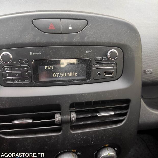 2016 Renault Clio-48080405