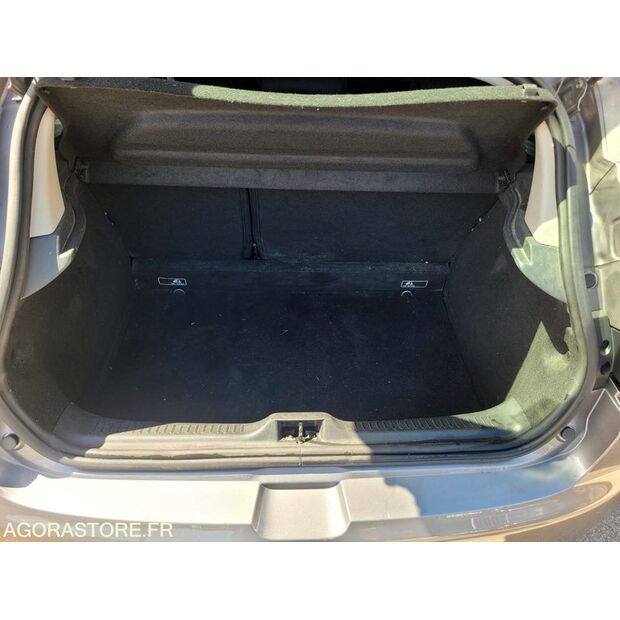 2014 Renault Clio-48080439