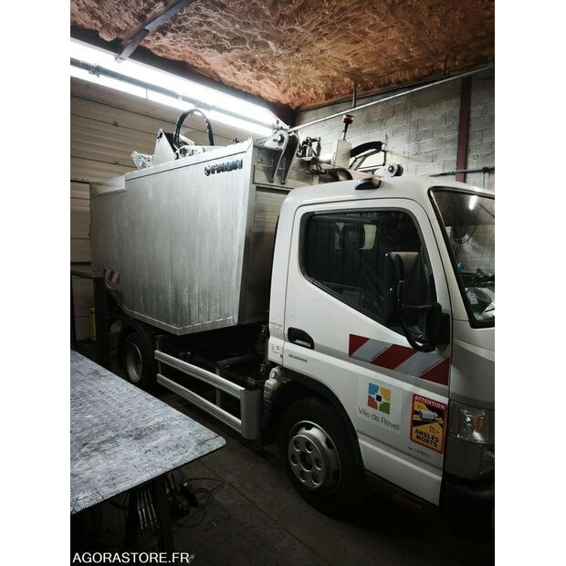 2020 Mitsubishi Fuso CANTER-48081056