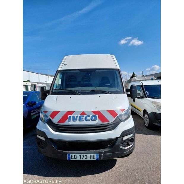 2017 Iveco 35S14N-48081159