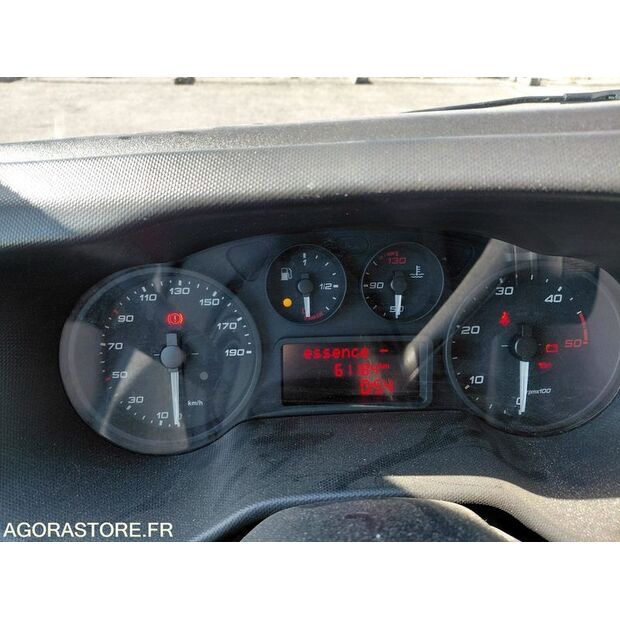 2017 Iveco 35S14N-48081165