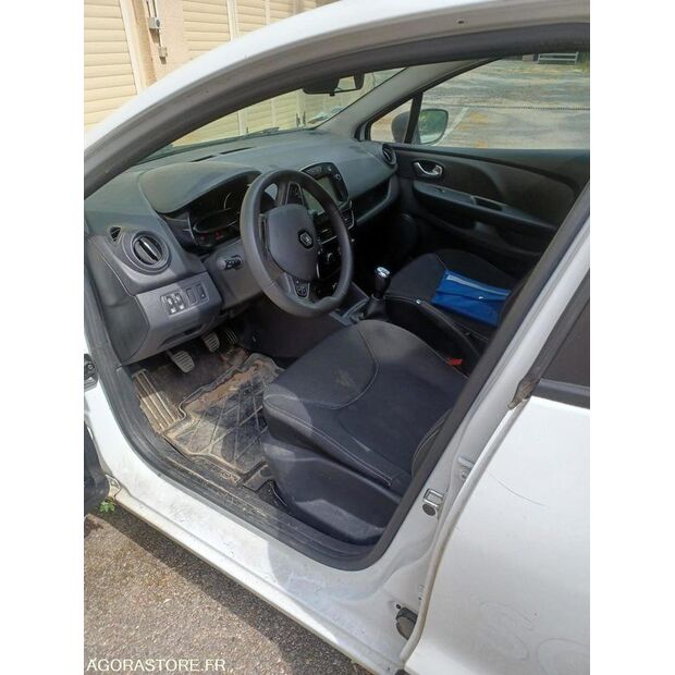 2018 Renault Clio-48081196