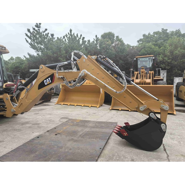 2025 كاتربيلر 420F-48083204
