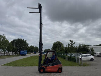 2008-linde-e30-02-1466605-48083230