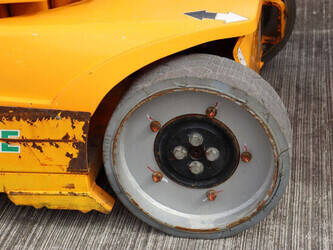 2015-jlg-toucan-10e-1466653-48084907