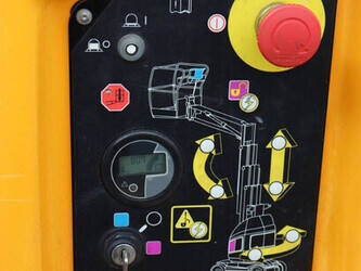 2015-jlg-toucan-10e-1466653-48084915