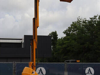 2015-jlg-toucan-10e-1466653-48084922