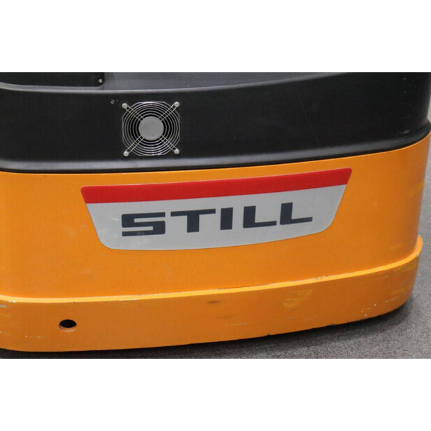 2011 Still EGV14-48086359