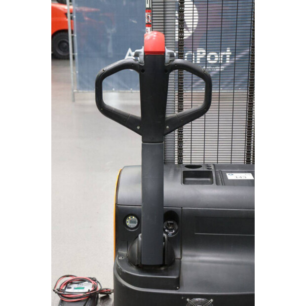 2011 Still EGV14-48086360