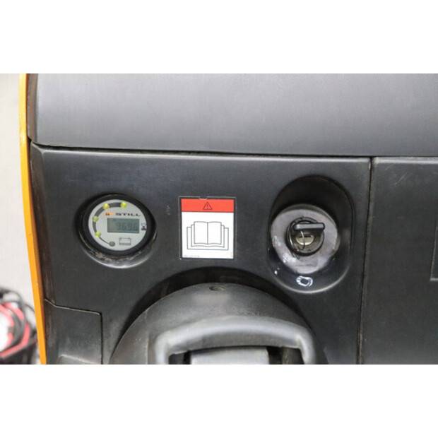 2011 Still EGV14-48086364