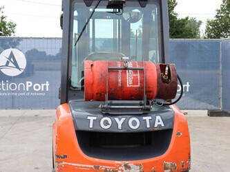 2018-toyota-06-8fgj35f-48086582
