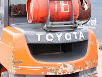 2018-toyota-06-8fgj35f-48086595