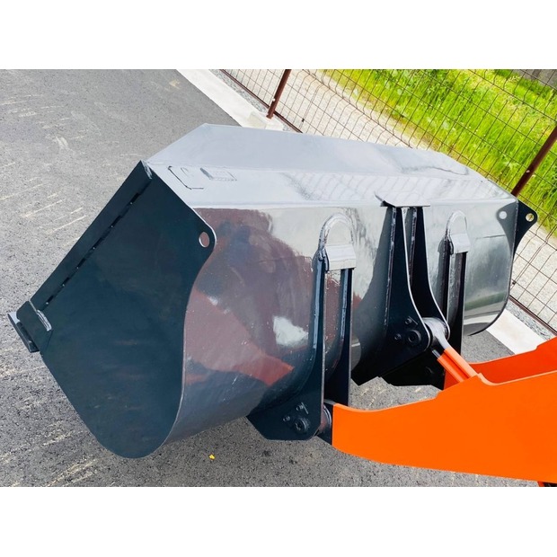 2015 KUBOTA R630Z-48087423