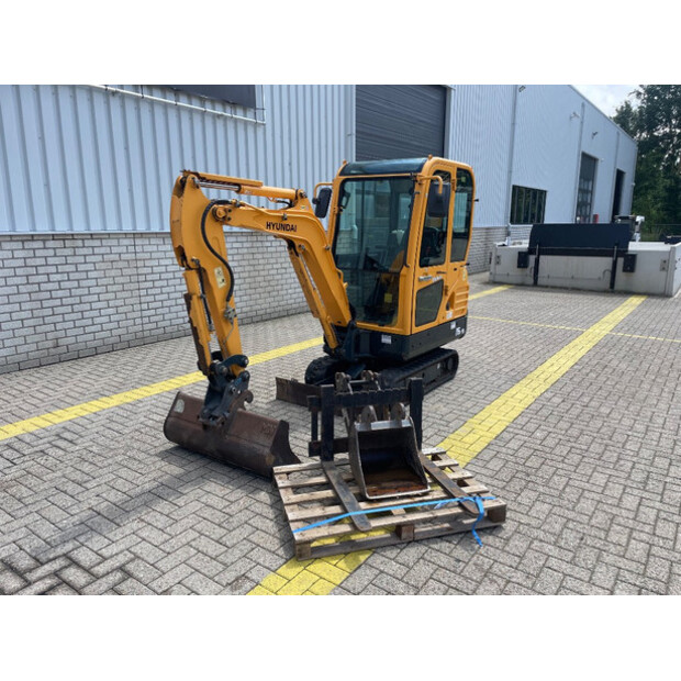 2015 Hyundai ROBEX 16-9-48087716