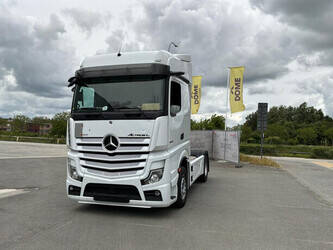 صورة ل شاحنات الرافعات 2024 مرسيدس بنز Actros 1945
