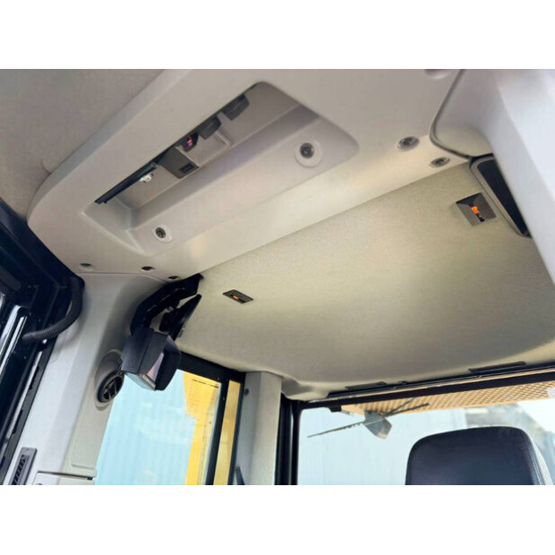 2017 كاتربيلر D8T-48090217