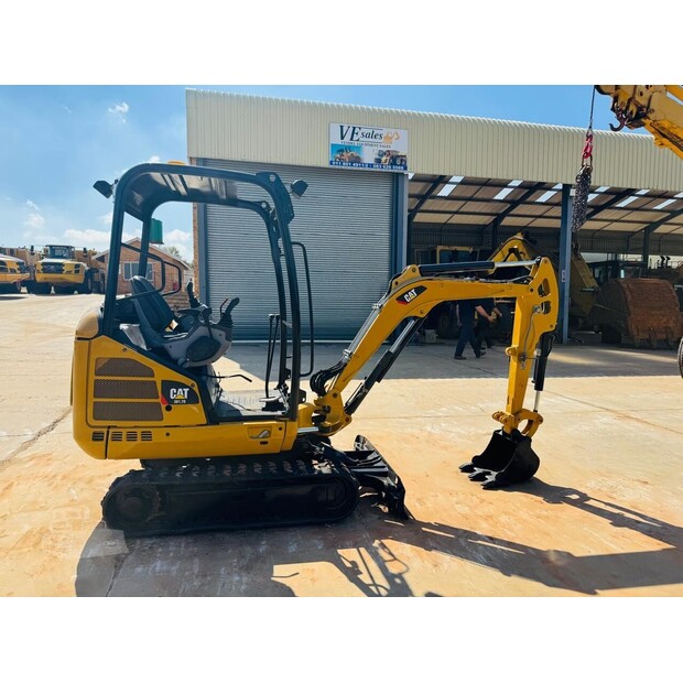 2015 Caterpillar 301.7D-48099211