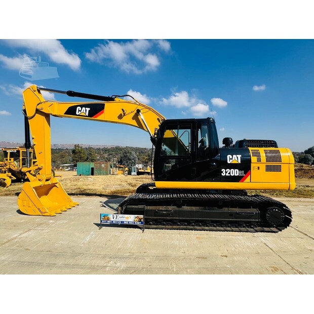 2015 Caterpillar 320D2L-48099291