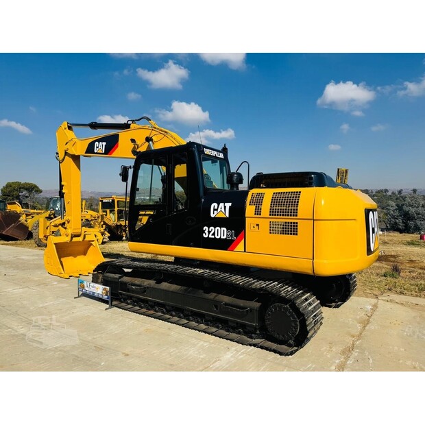 2015 Caterpillar 320D2L-48099292