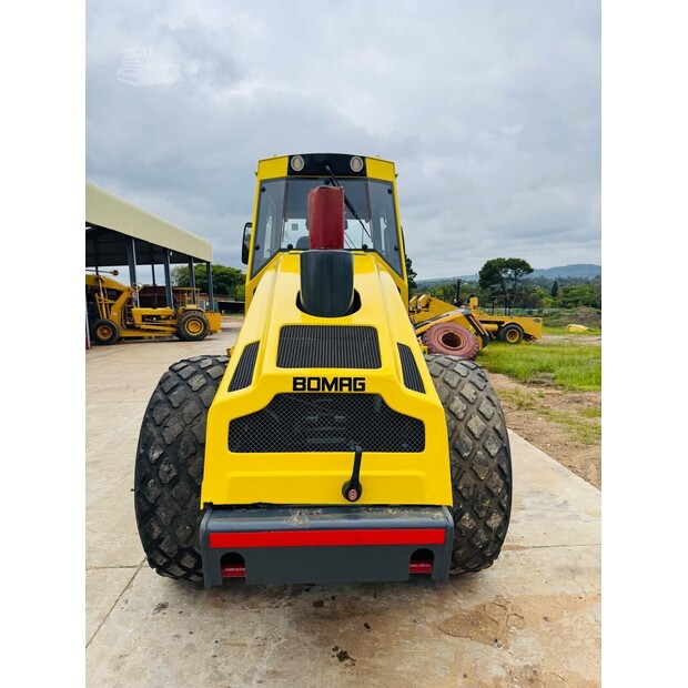2015 BOMAG BW211D-40-48100212