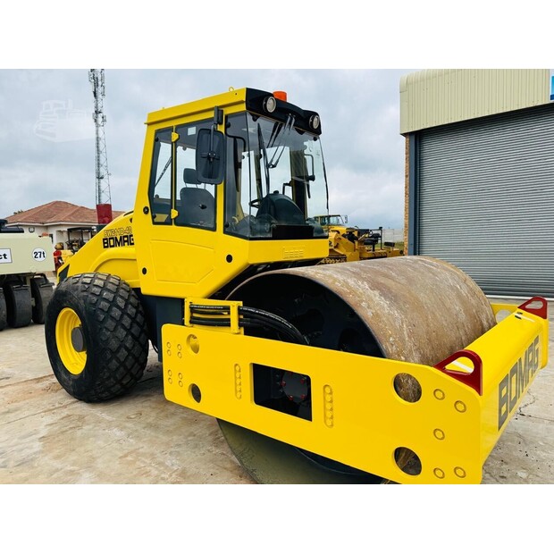 2015 BOMAG BW211D-40-48100215