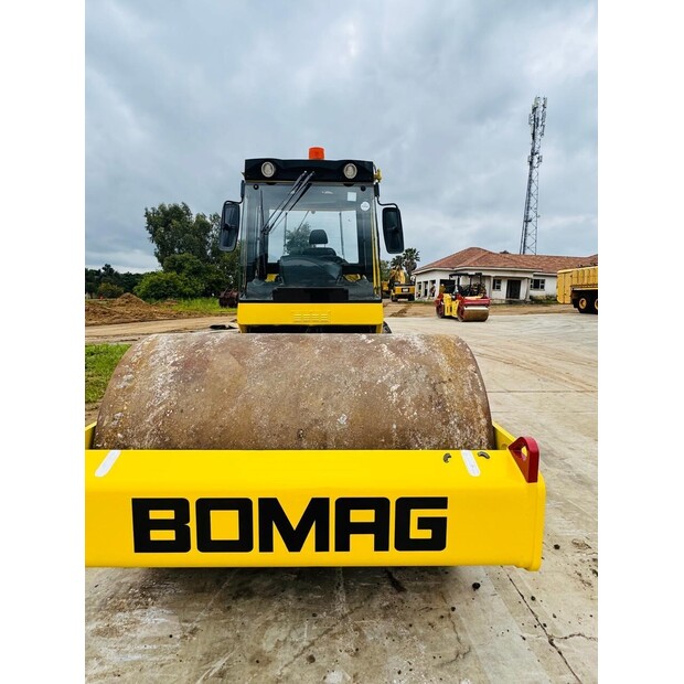 2015 BOMAG BW211D-40-48100216