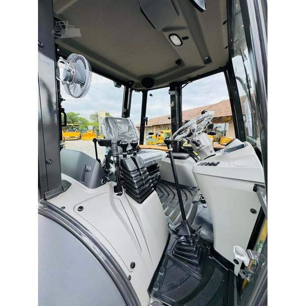 2025 CASE 770EX-48100842