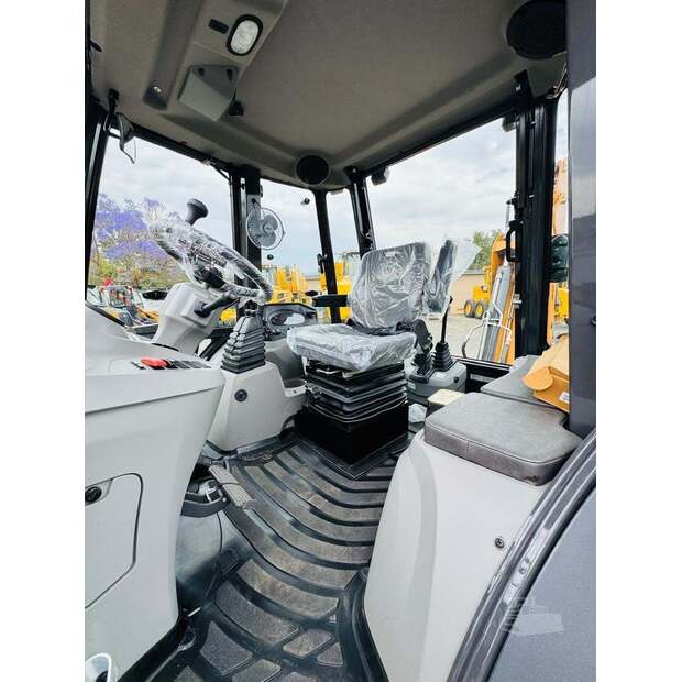2025 CASE 770EX-48100869