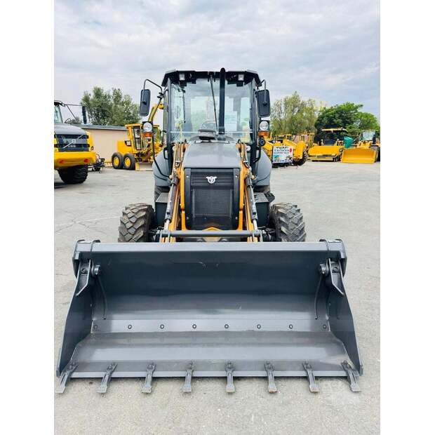 2025 CASE 770EX-48100870