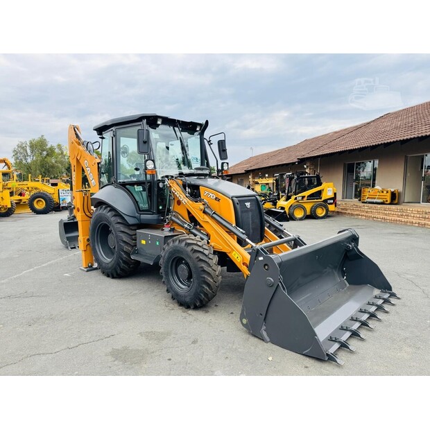 2025 CASE 770EX-48100876