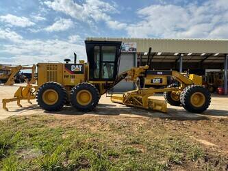 2013-caterpillar-140k-1467086-48100994