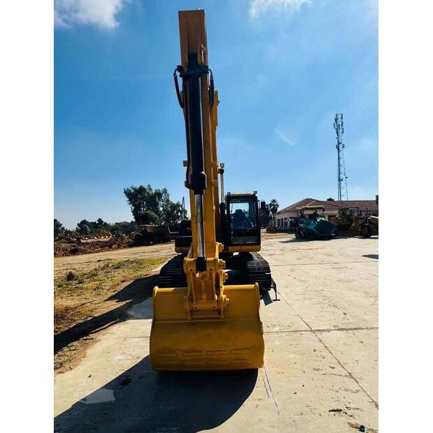 2015 Caterpillar 320D2L-48101652