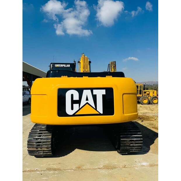 2015 Caterpillar 320D2L-48101655