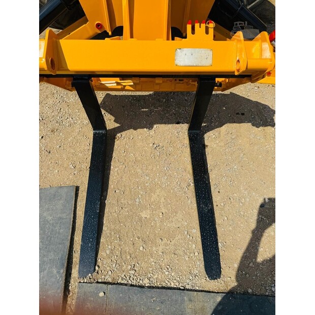 2019 جيه سي بي 535-125-48101836