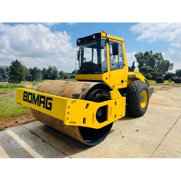 2009 بوماج BW213DH-4 BVC-48101861