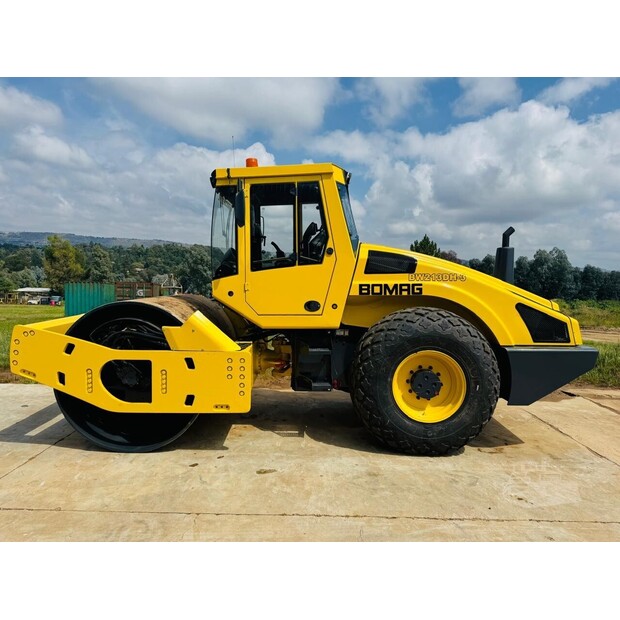 2009 بوماج BW213DH-4 BVC-48101862