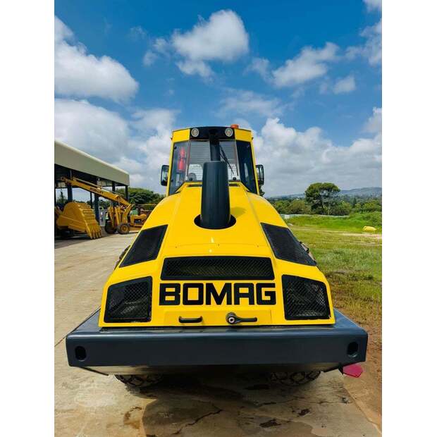 2009 بوماج BW213DH-4 BVC-48101864