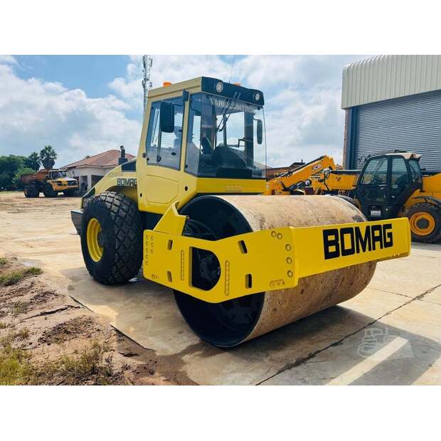 2009 بوماج BW213DH-4 BVC-48101867